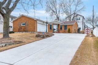3812 N Thornwood Avenue, Davenport, IA 52806