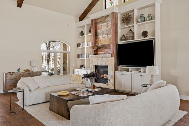 1450 Los Escondidos ST, Marble Falls, TX 78654