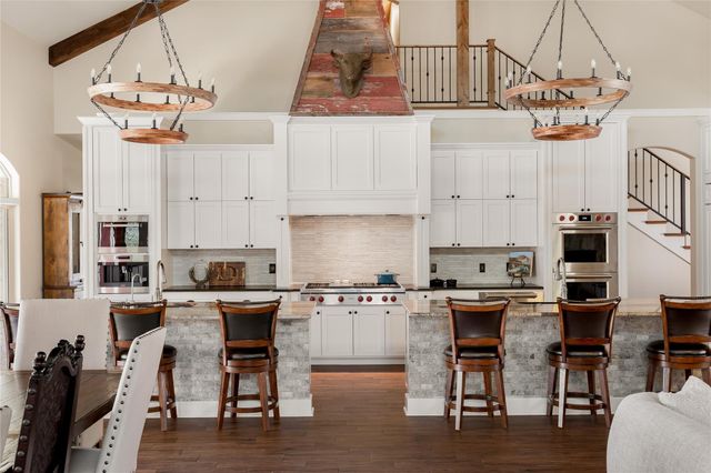 1450 Los Escondidos ST, Marble Falls, TX 78654