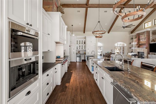 1450 Los Escondidos ST, Marble Falls, TX 78654