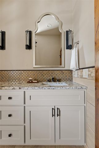 1450 Los Escondidos ST, Marble Falls, TX 78654