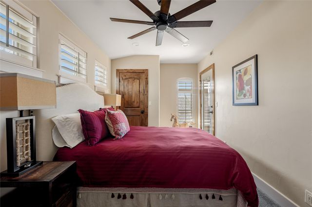 1450 Los Escondidos ST, Marble Falls, TX 78654