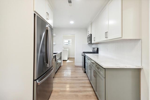 2335 Hooke Way, Sacramento, CA 95822