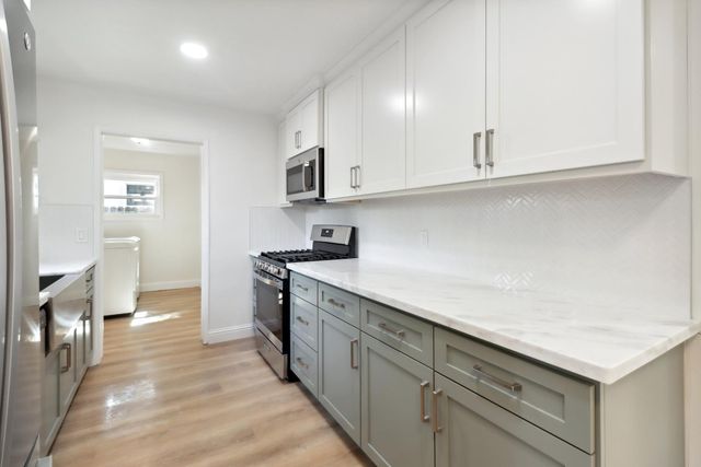 2335 Hooke Way, Sacramento, CA 95822