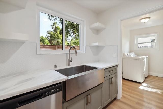 2335 Hooke Way, Sacramento, CA 95822