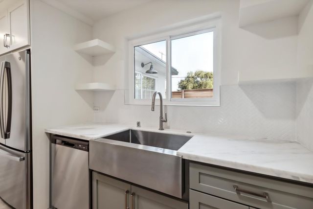 2335 Hooke Way, Sacramento, CA 95822