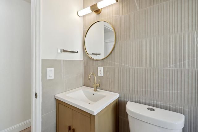 2335 Hooke Way, Sacramento, CA 95822