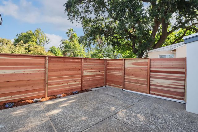 2335 Hooke Way, Sacramento, CA 95822