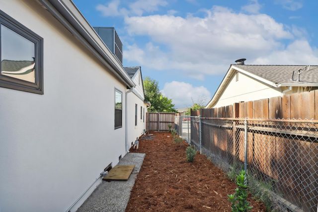 2335 Hooke Way, Sacramento, CA 95822