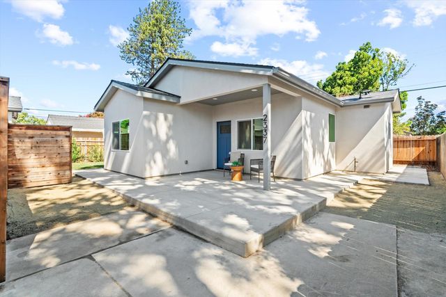 2335 Hooke Way, Sacramento, CA 95822