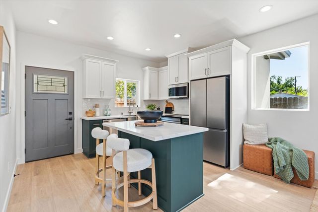 2335 Hooke Way, Sacramento, CA 95822