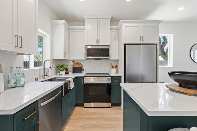 2335 Hooke Way, Sacramento, CA 95822