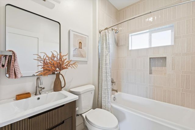 2335 Hooke Way, Sacramento, CA 95822