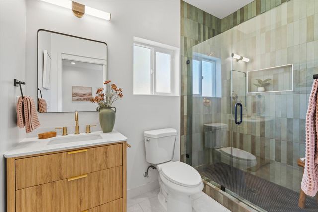 2335 Hooke Way, Sacramento, CA 95822