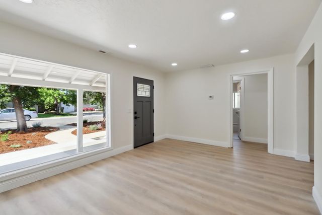 2335 Hooke Way, Sacramento, CA 95822
