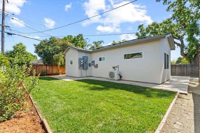 2335 Hooke Way, Sacramento, CA 95822