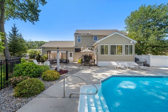 26 Crabtree Lane, Abington, MA 02339