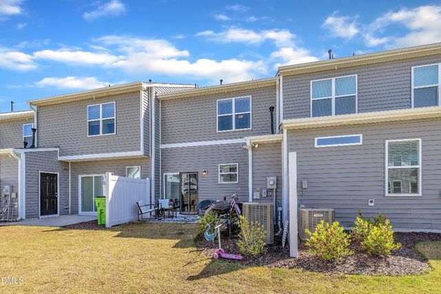 743 Hadstock Path, Zebulon, NC 27597