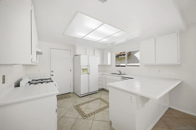 242 Manzanita Dr, Oceanside, CA 92057