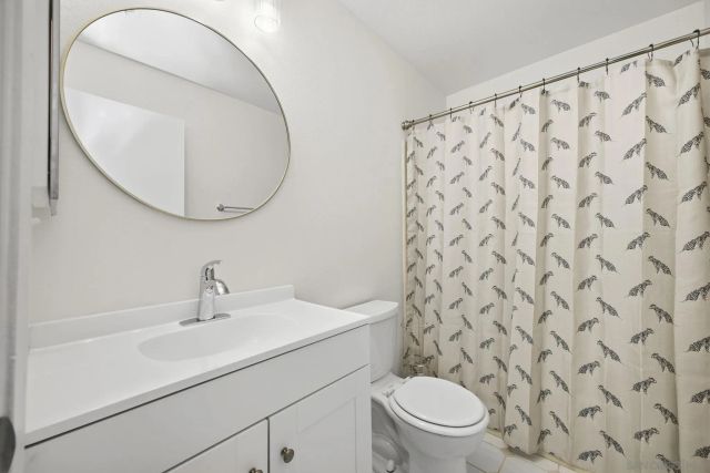 242 Manzanita Dr, Oceanside, CA 92057