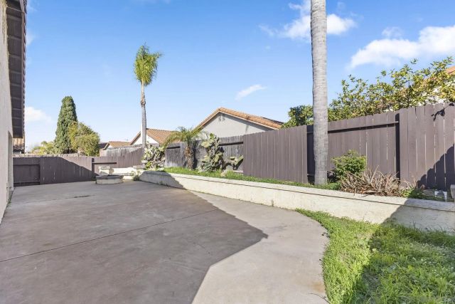 242 Manzanita Dr, Oceanside, CA 92057