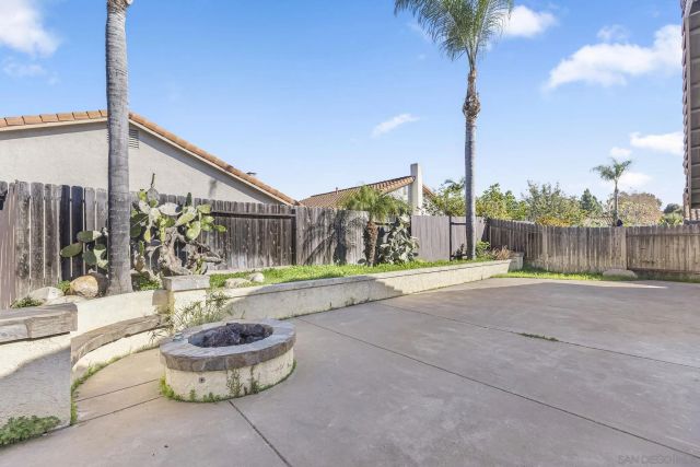 242 Manzanita Dr, Oceanside, CA 92057