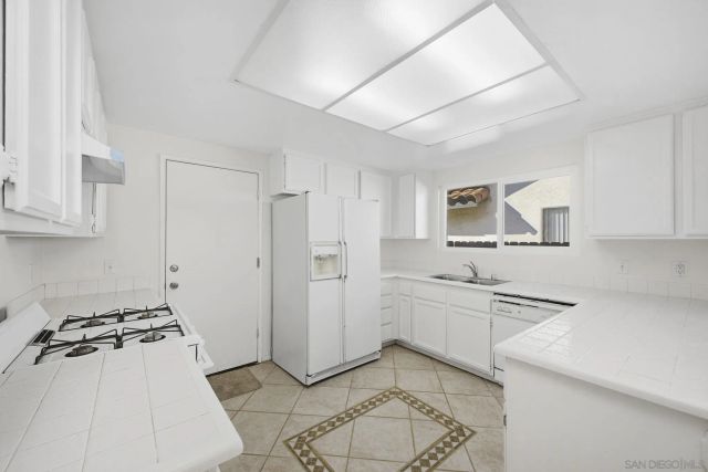 242 Manzanita Dr, Oceanside, CA 92057