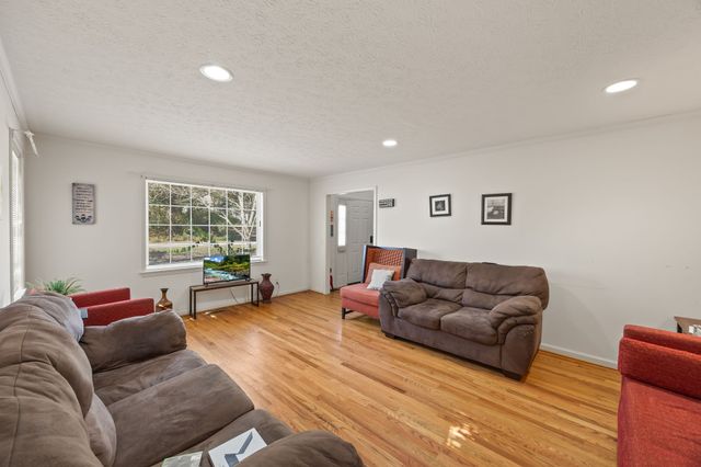 1105 Walton Ln, Cookeville, TN 38501