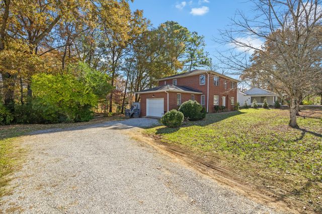 1105 Walton Ln, Cookeville, TN 38501