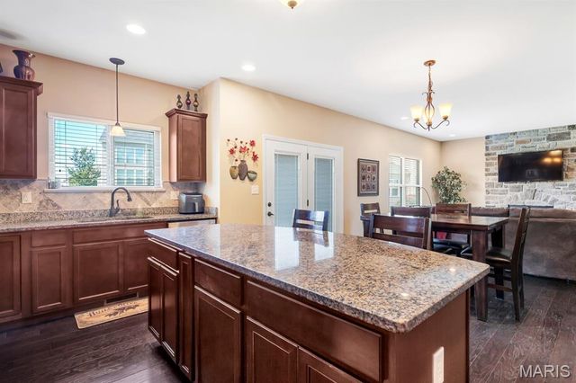 221 Oakhurst Circle, O'fallon, MO 63367