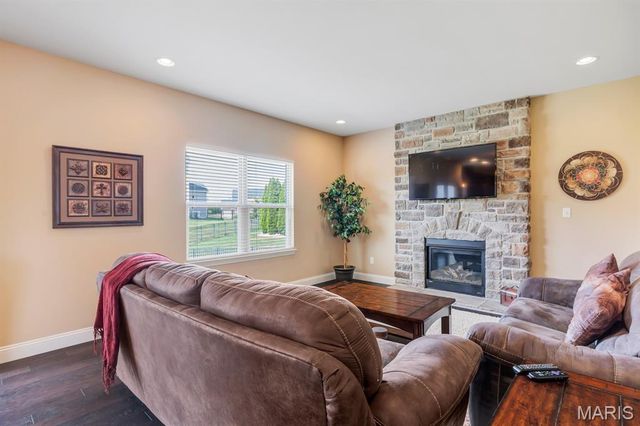 221 Oakhurst Circle, O'fallon, MO 63367