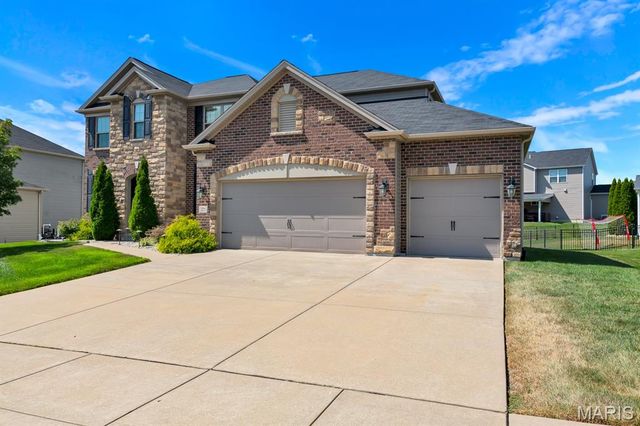 221 Oakhurst Circle, O'fallon, MO 63367