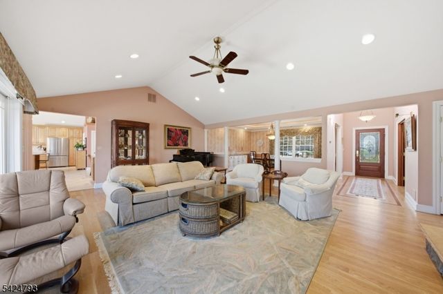 11 Dells Dr, Denville Twp., NJ 07834