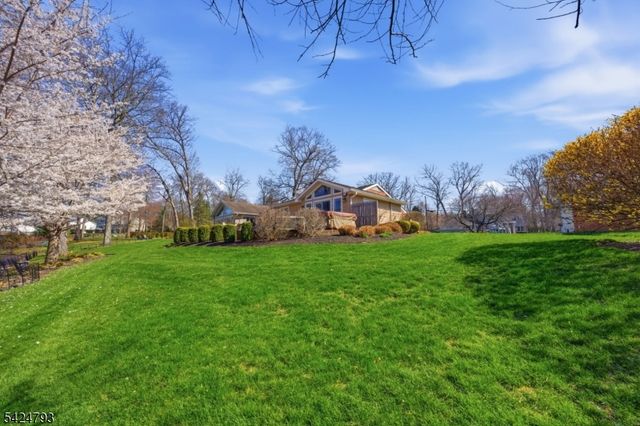 11 Dells Dr, Denville Twp., NJ 07834