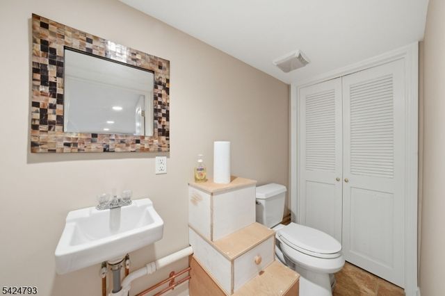 11 Dells Dr, Denville Twp., NJ 07834