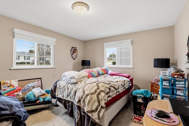 1221 Summit STREET, Manitowoc, WI 54220