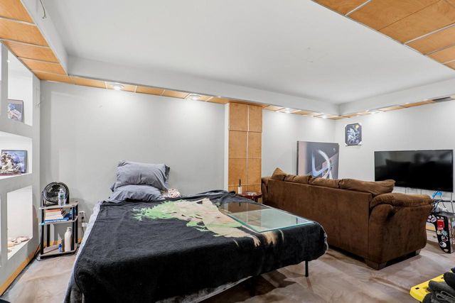 1221 Summit STREET, Manitowoc, WI 54220