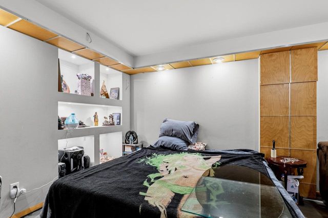 1221 Summit STREET, Manitowoc, WI 54220