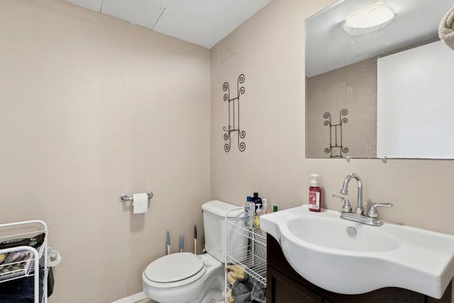 1221 Summit STREET, Manitowoc, WI 54220