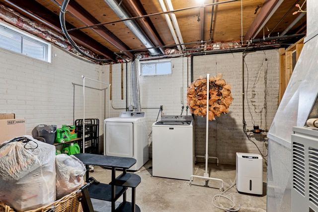 1221 Summit STREET, Manitowoc, WI 54220