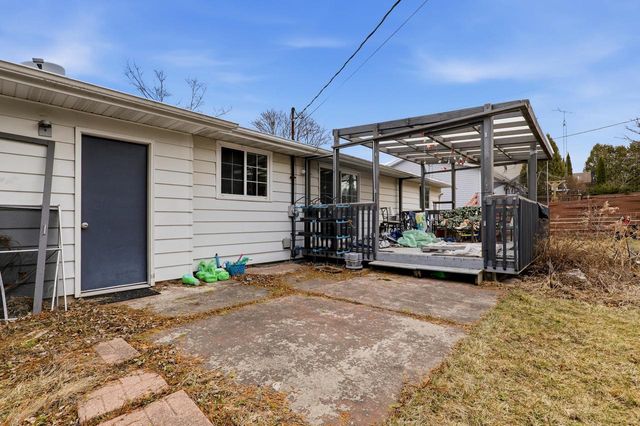 1221 Summit STREET, Manitowoc, WI 54220