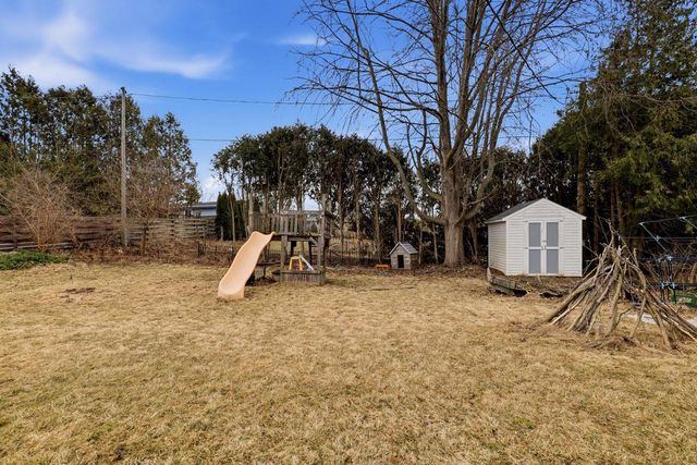 1221 Summit STREET, Manitowoc, WI 54220