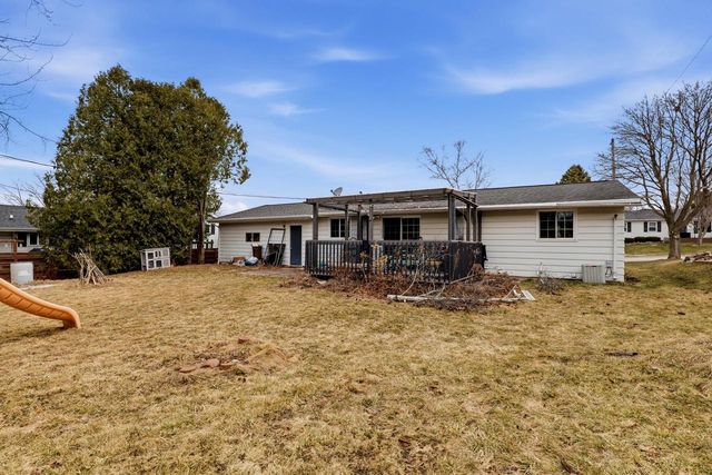 1221 Summit STREET, Manitowoc, WI 54220