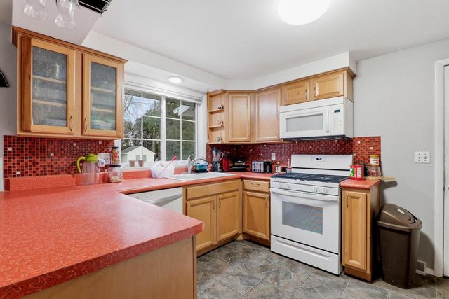 1221 Summit STREET, Manitowoc, WI 54220