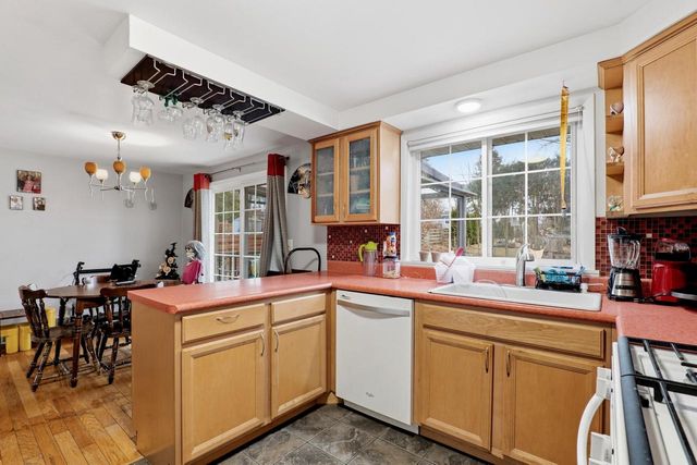 1221 Summit STREET, Manitowoc, WI 54220