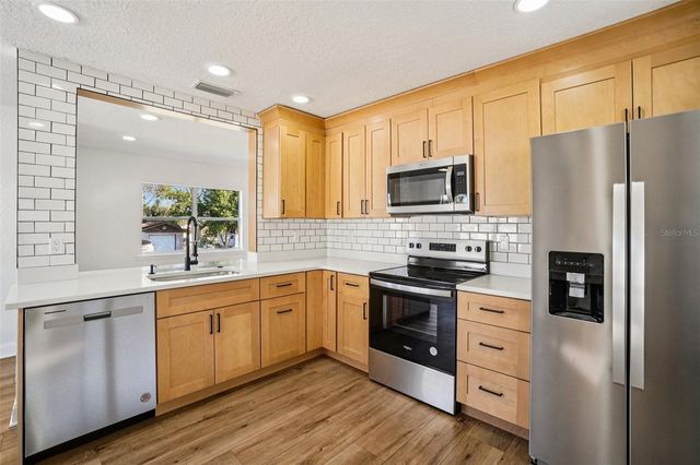 13929 2ND STREET, Dade City, FL 33525