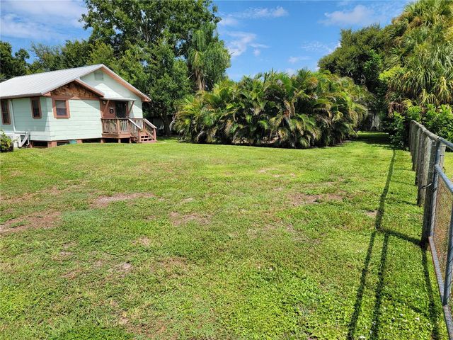 900 BOKHARA PLACE, Sarasota, FL 34232