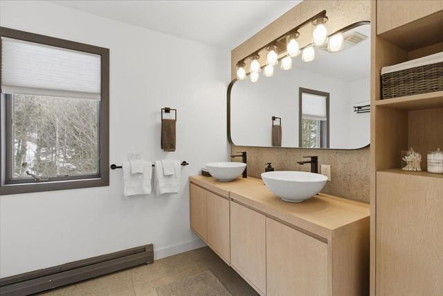 41-43 Cranberry Hill Road, Winhall, VT 05340