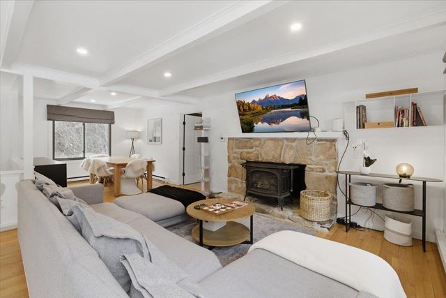 41-43 Cranberry Hill Road, Winhall, VT 05340