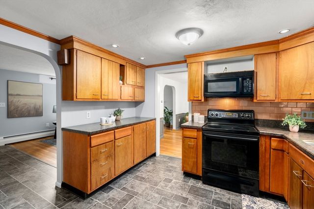 10 Locust Street, Burlington, MA 01803